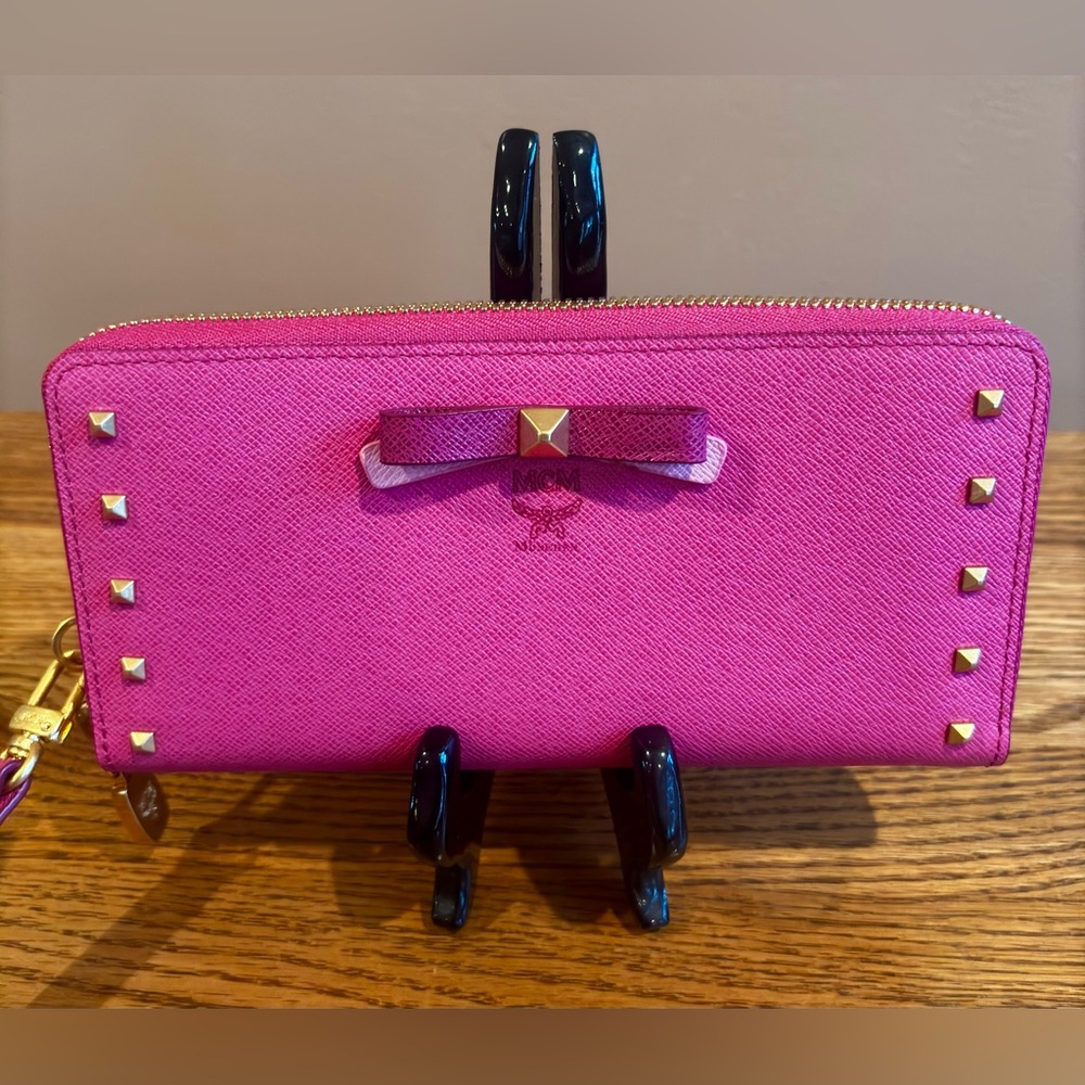 MCM MINA WRISTLET - FULL INCLUSION PRETTY PINK w/GOLDTONE ACCENTS - Picture 8 of 9